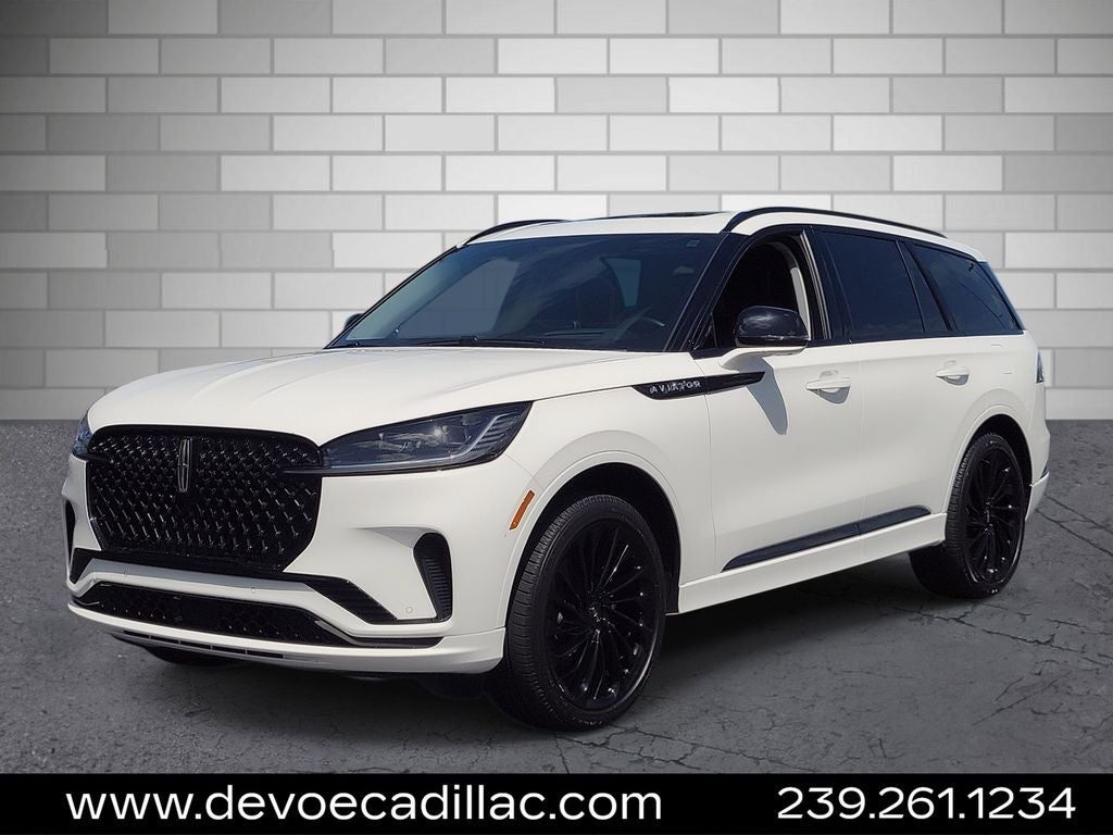 2025 Lincoln Aviator Reserve in Pristine White Met 3C — front three-quarter view